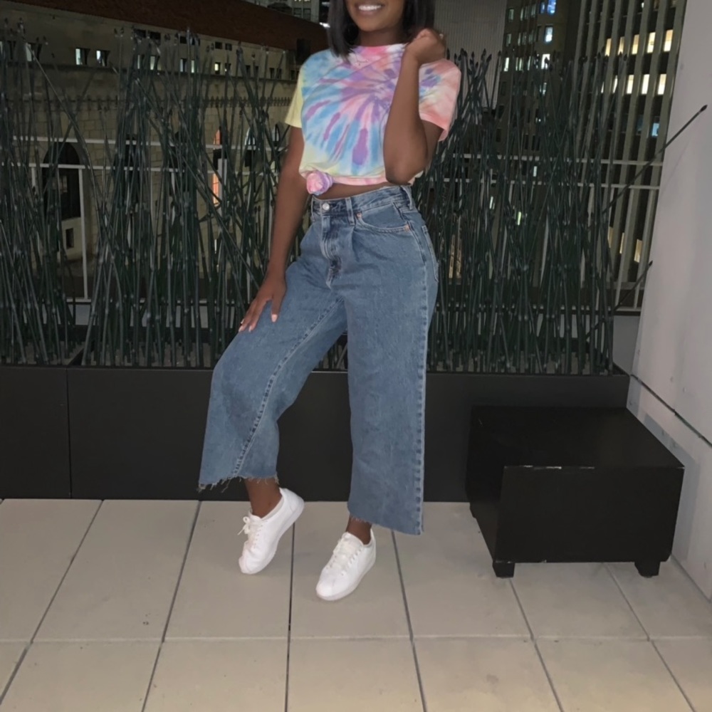 Crop dark wash crop Levi jeans